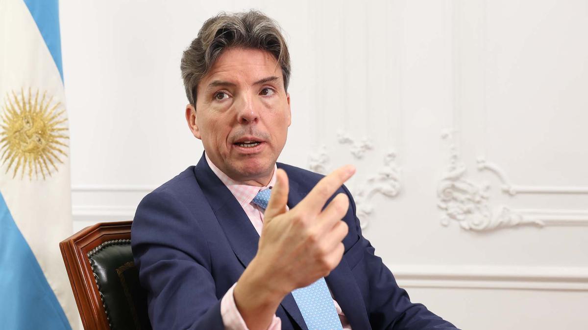 Argentina reivindica las relaciones con España pese a los "enfoques políticos" distintos de Sánchez y Milei