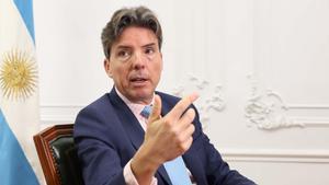 Argentina reivindica las relaciones con España pese a los "enfoques políticos" distintos de Sánchez y Milei