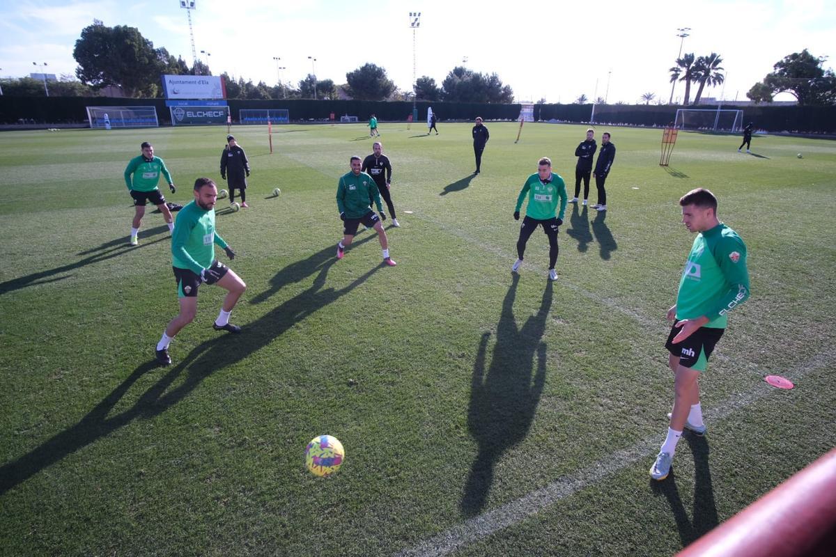 Gerard Gumbau durante el último entrenamiento del Elche para preparar el partido en Sevilla