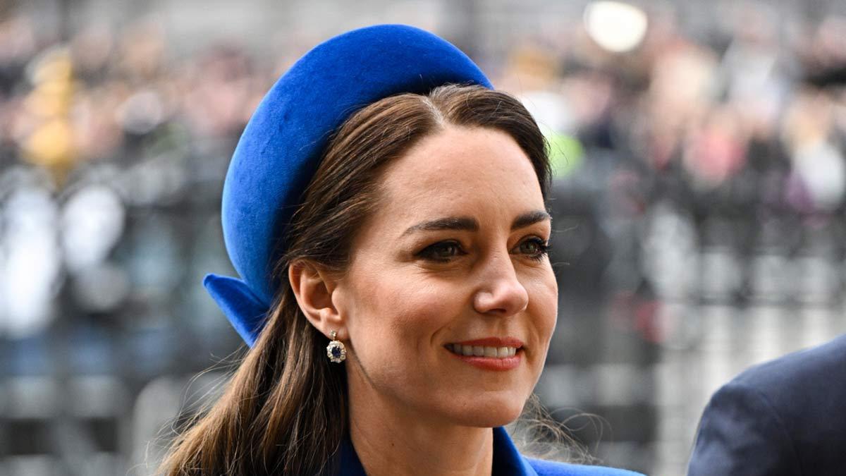 Kate Middleton con abrigo azul