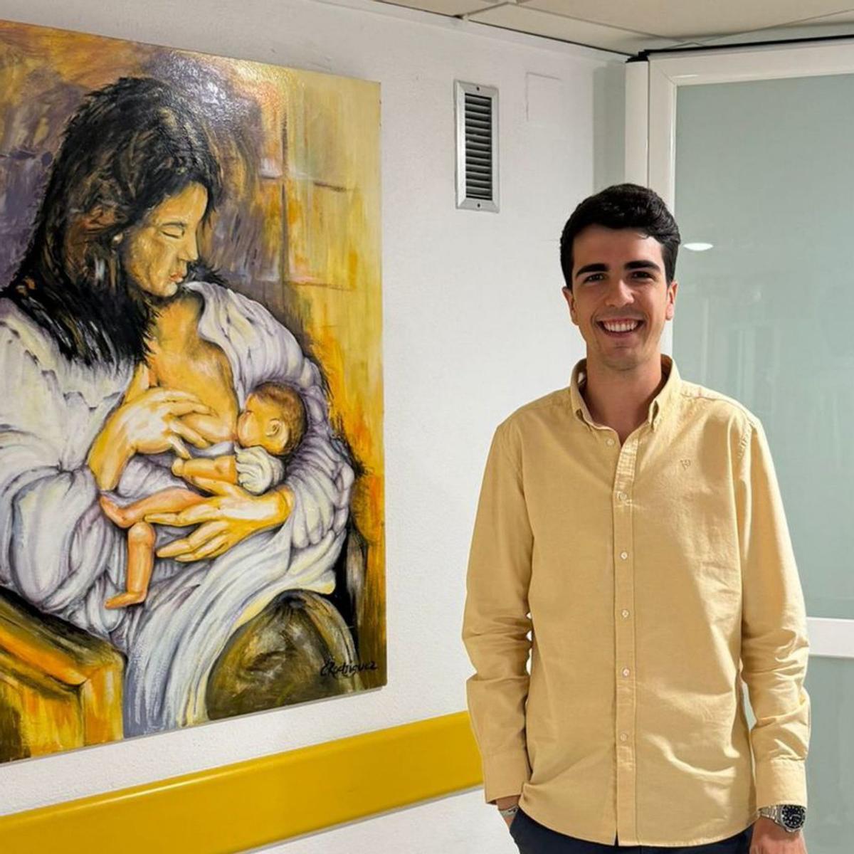 El enfermero Luis Miguel Bermúdez, junto a los paritorios del Materno en el hospital Reina Sofía. | CÓRDOBA