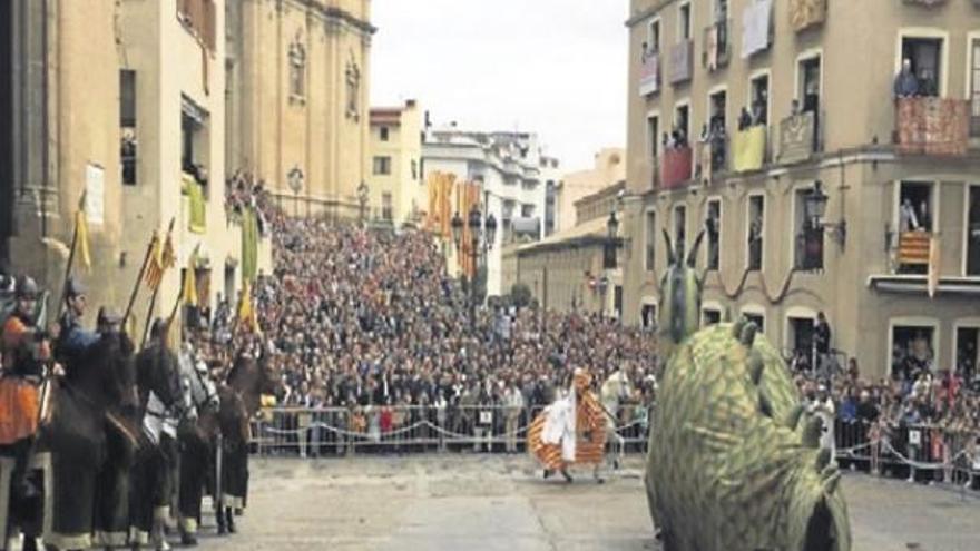 Un multitudinario Vencimiento al dragón reivindica su distinción