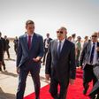 El presidente del Gobierno, Pedro Sánchez, y el presidente de Mauritania, Mohamed Ould Ghazouani, a su llegada al país africano el pasado miércoles para celebrar la primera Reunión de Alto Nivel. 