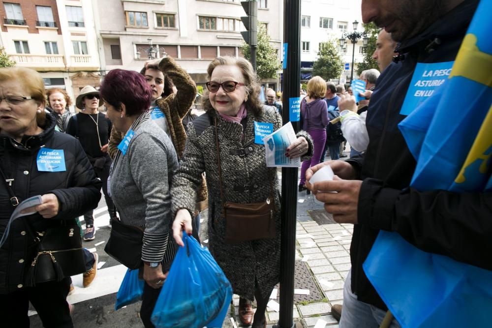 Protestas de pescadores por el cupo de la xarda en Oviedo