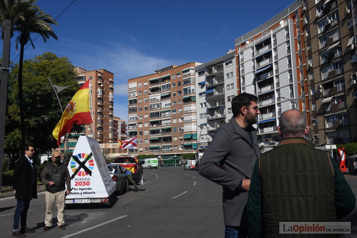 Miles de agricultores y ganaderos toman las calles de Murcia