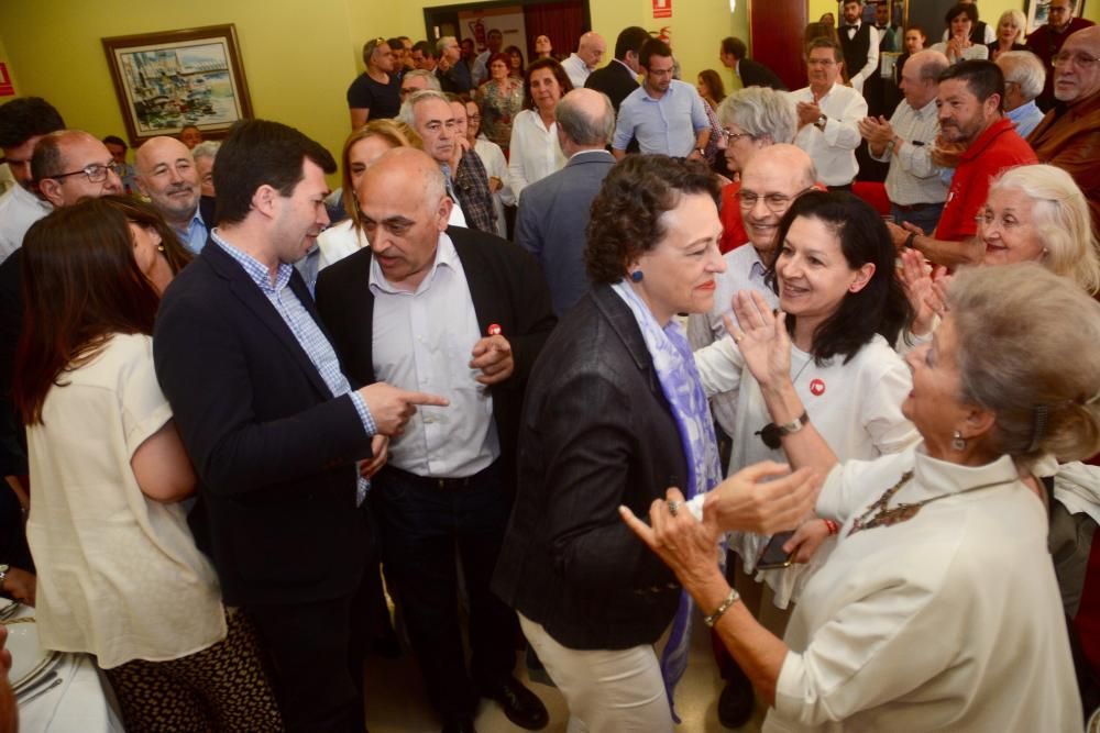 Protesta de Ence a las puertas de un mitin de Valerio en Pontevedra