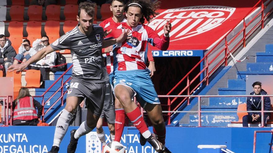 Triunfo vital del Langreo: El equipo azulgrana ve más cerca la salvación tras ganar en Lugo (0-1) con las paradas de Adrián Torre y el gol de estrategia de Chus