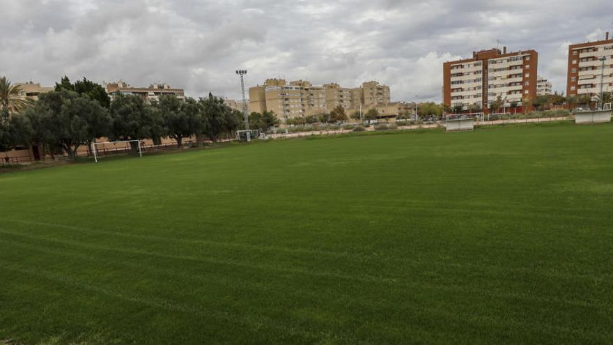 Imagen del campo del polideportivo de Altabix, donde se trasladará a entrenar el Elche