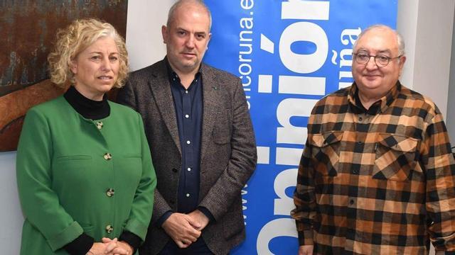Patricia Barciela, Gonzalo Castro y Ramón Núñez Centella posan antes del debate. |  Iago López | IAGO LÓPEZ