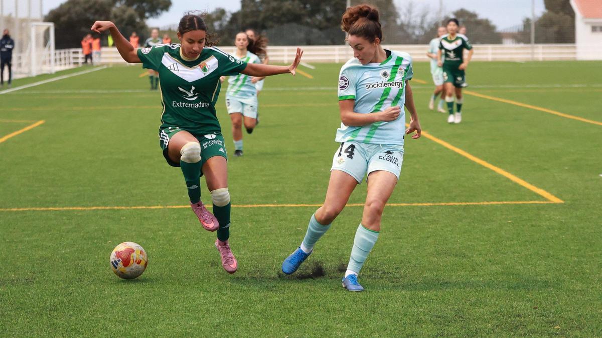 Cacereño Femenino-Betis en El Cuartillo.