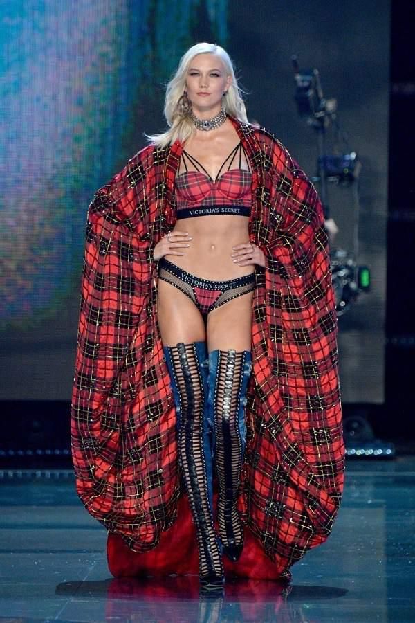 Victoria's Secret Fashion Show 2017: Karlie Kloss