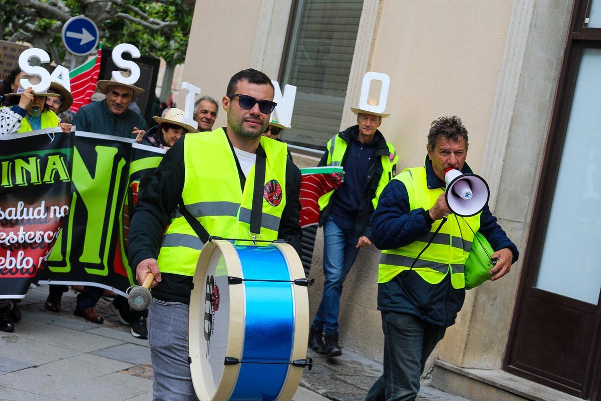 Ni molinos ni biogás: la oposición al nuevo mapa energético convoca a un millar de zamoranos en la capital