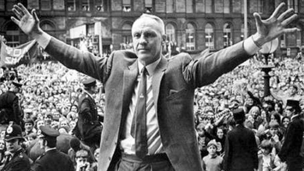 Bill Shankly, en una recepción en Liverpool tras conquistar un título.