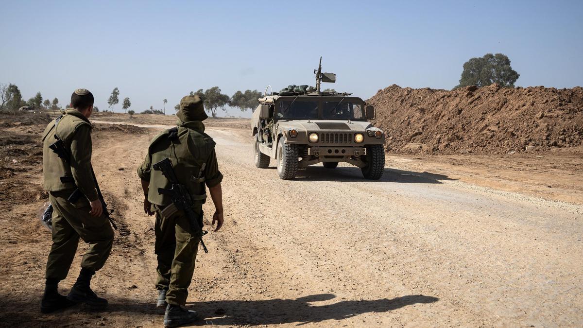 Militares israelíes en la frontera con la Franja de Gaza.