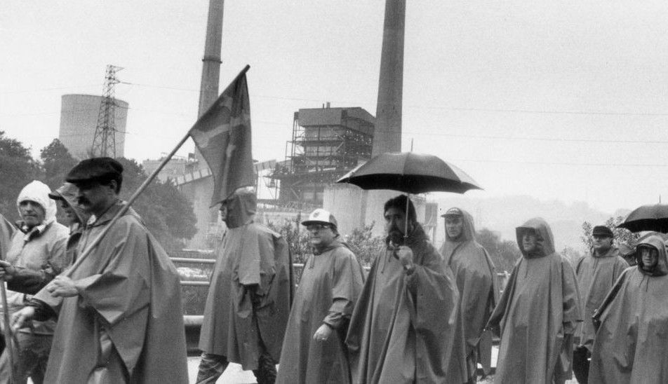 Algunos de los siderúrgicos y trabajadores de empresas auxiliares el 9 de octubre de 1992, cuando se inició la &quot;marcha de hierro&quot;.