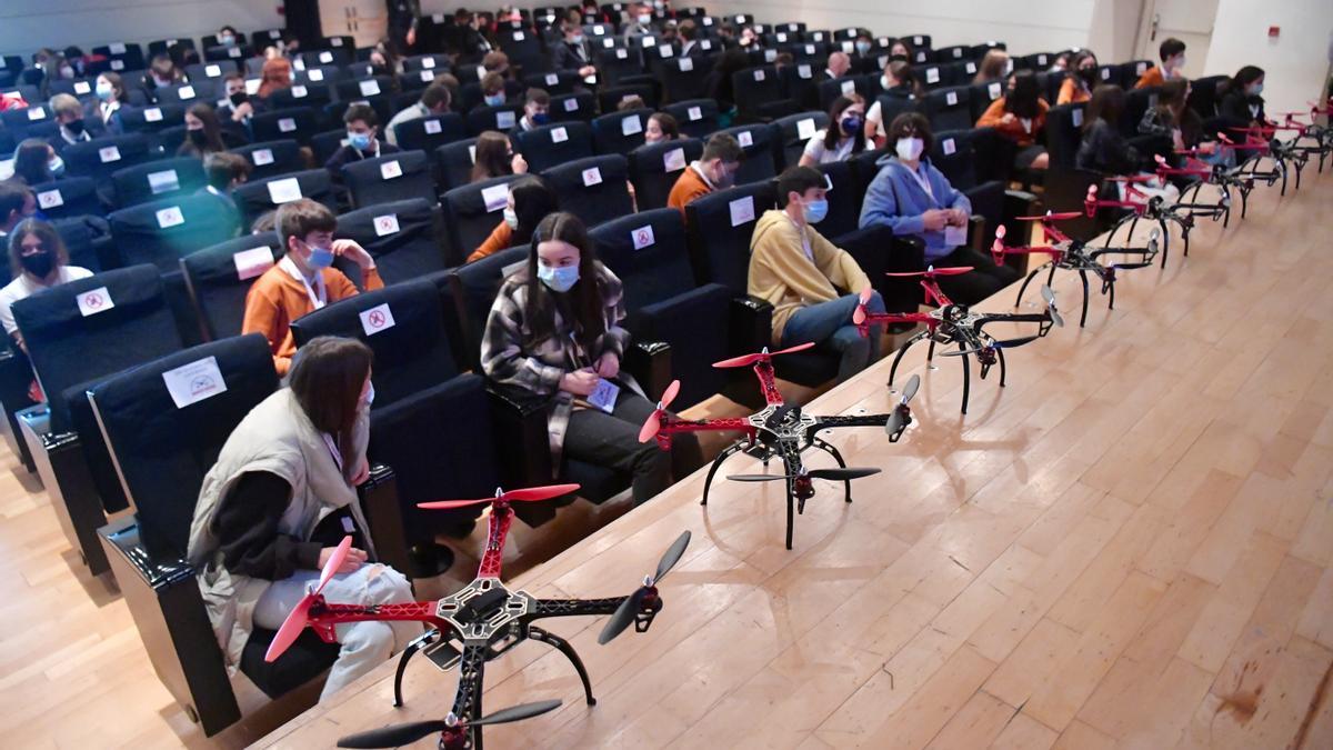Más de un centenar de escolares participan en la Liga Maker Drone de la  Fundación Barrié y el Instituto Tecnológico - La Opinión de A Coruña