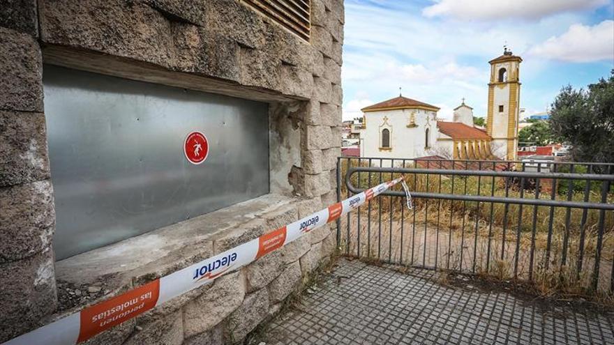 Trasladan al menor electrocutado en el Gurugú de Badajoz a la unidad de quemados de la Paz