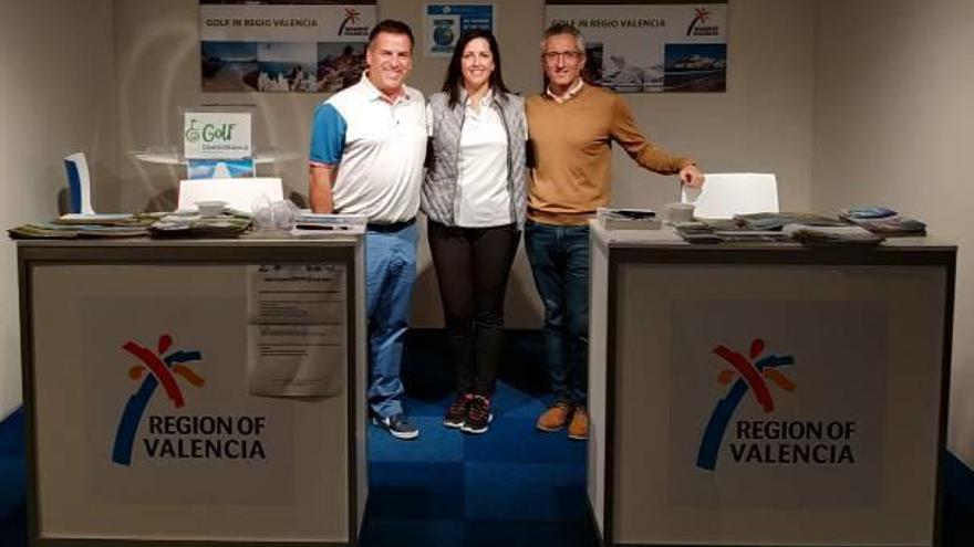 Representantes de campos de golf y hoteles promocionan en Holanda nuestra oferta de golf y alojamiento.