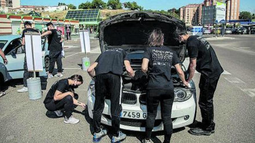 El Centro Menesiano de Zamora inspecciona coches con la DGT