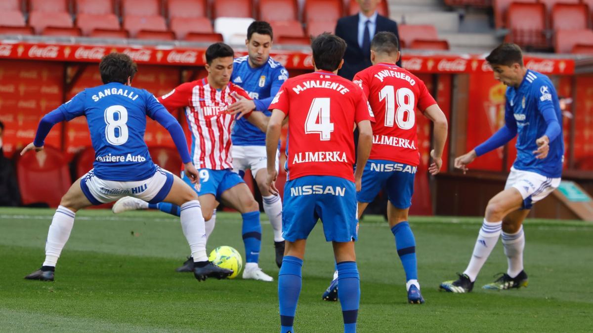 En imágenes: el derbi entre el Sporting y el Real Oviedo