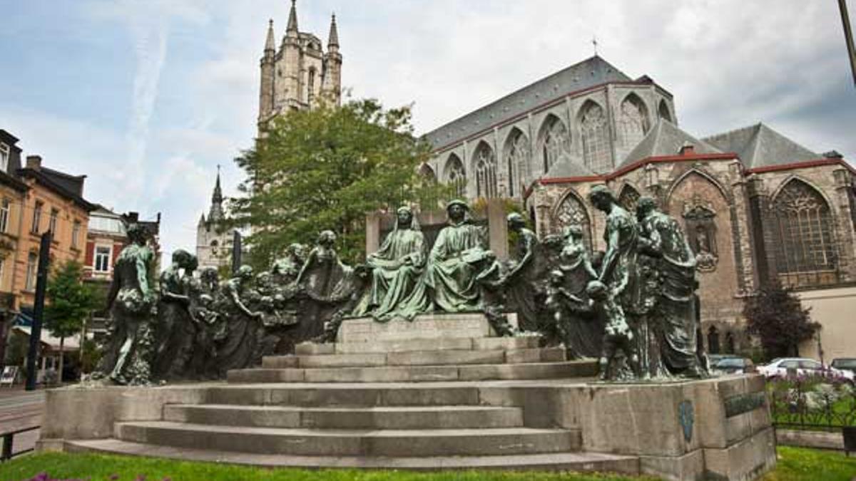 Monumento dedicado a los Hermanos Van Eyck en Gante.