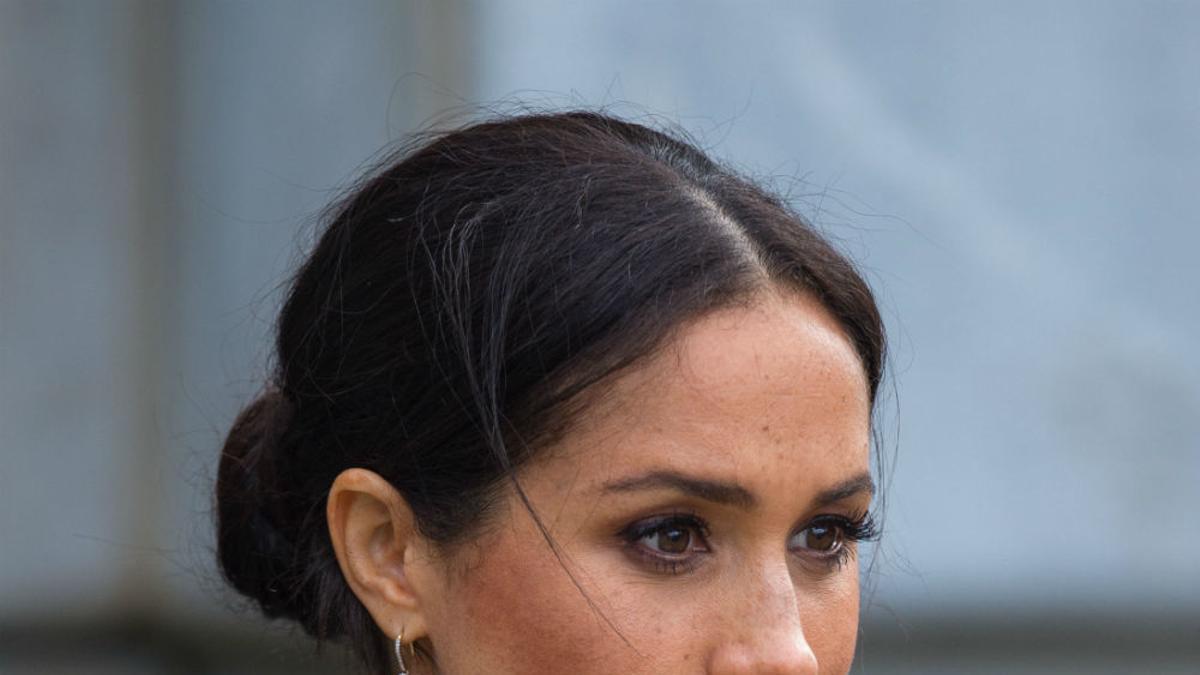 Meghan Markle con un trench a cuadros en Nueva Zelanda