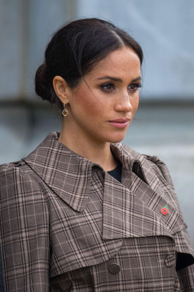 Meghan Markle con un trench a cuadros en Nueva Zelanda