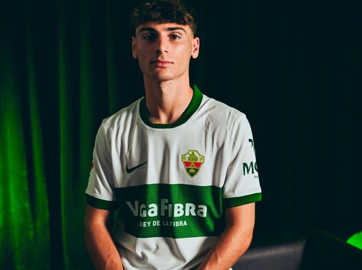 Rodrigo Mendoza con la camiseta del Elche