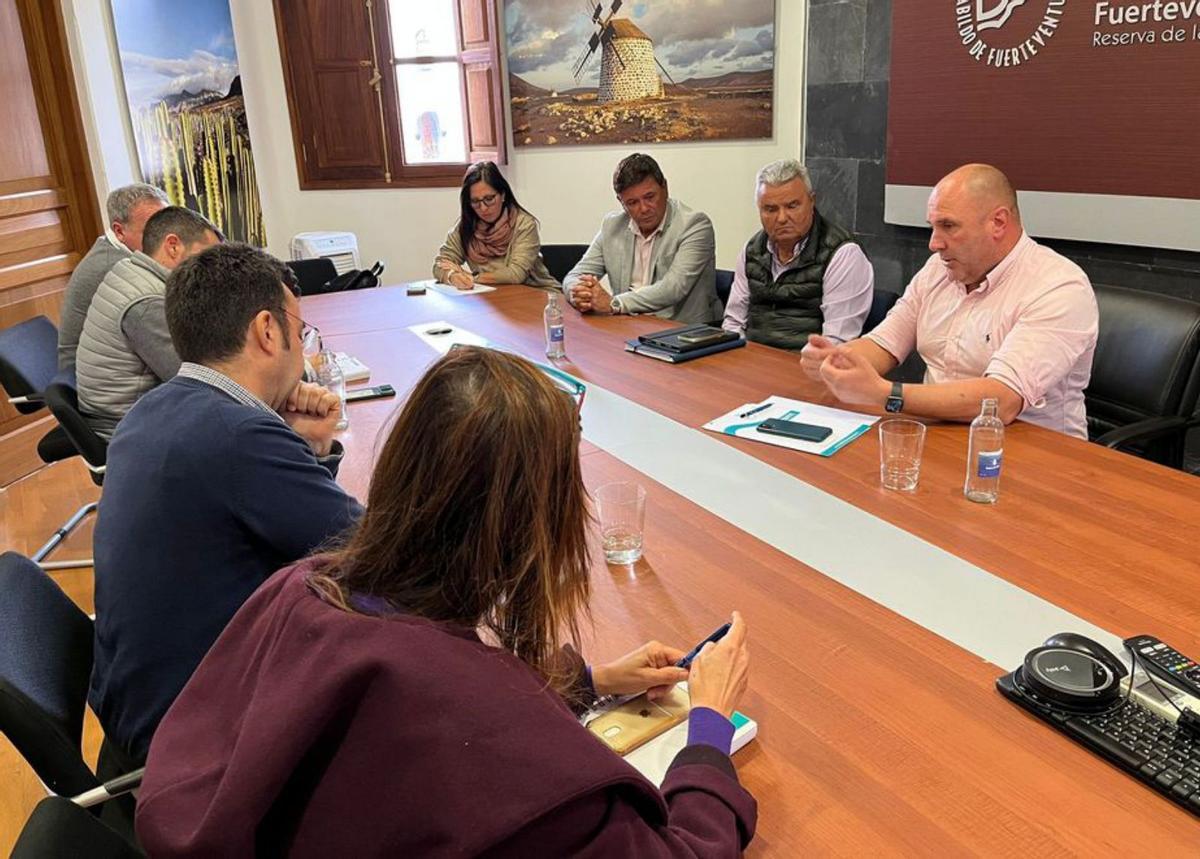 Un momento de la reunión de urgencia sobre la situación del agua. | | LP/DLP