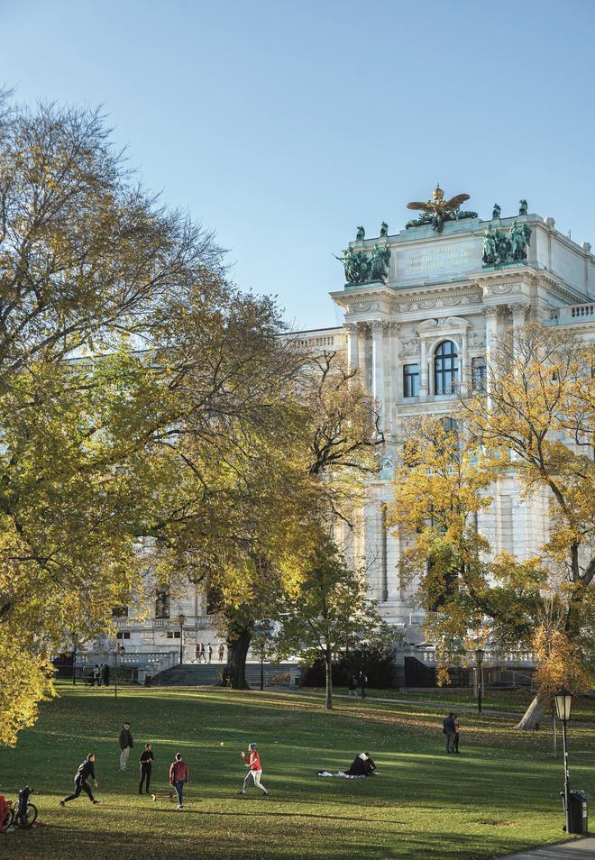 Museo de Historia de Viena desde el Burggarten.
