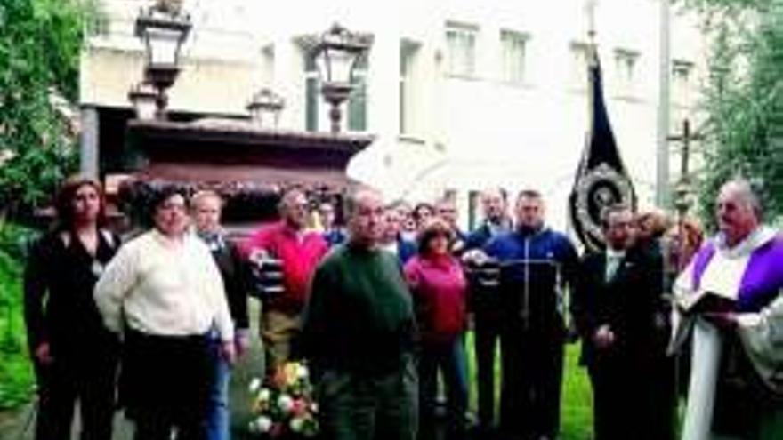 Donan un paso de estilo malagueño al Cristo de la Angustia