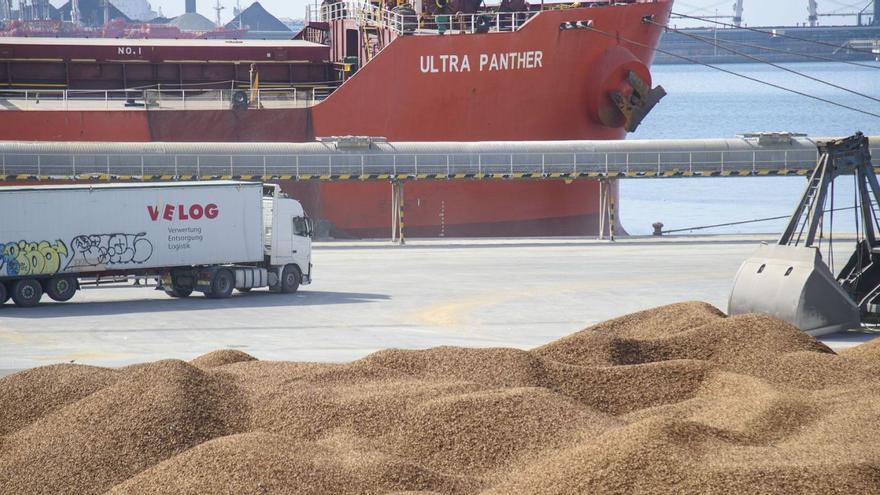 El puerto de Cartagena sigue creciendo en el volumen de tráfico de mercancías pese a la inestabilidad de los mercados.