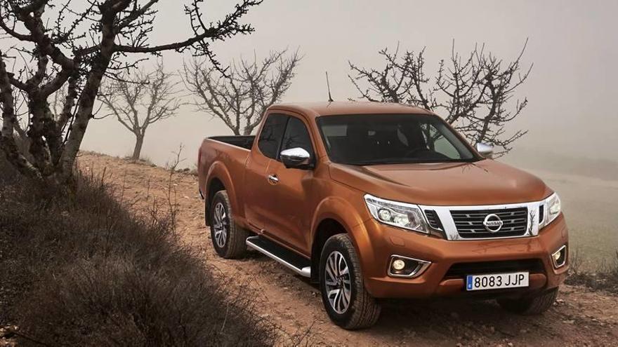 El nuevo NP300 Navara pone el acento en el diseño, más robusto y refinado, la eficiencia de los motores de 2,3 litros (bajan la media homologada hasta los 6,4 l./100 km) y en la comodidad de marcha