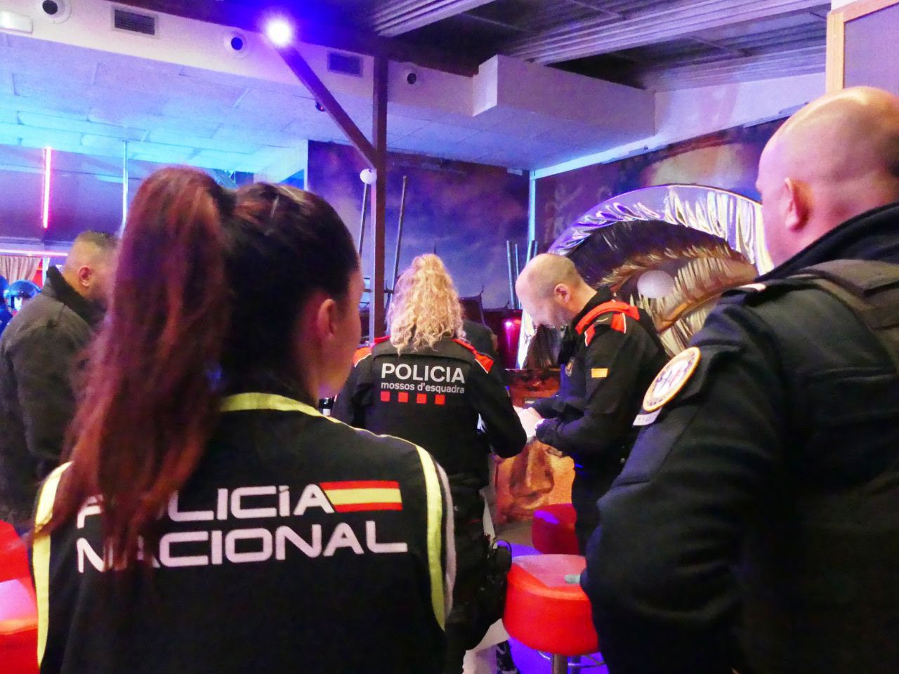 Les imatges de l&#039;operatiu al macroprostíbul Paradise de la Jonquera