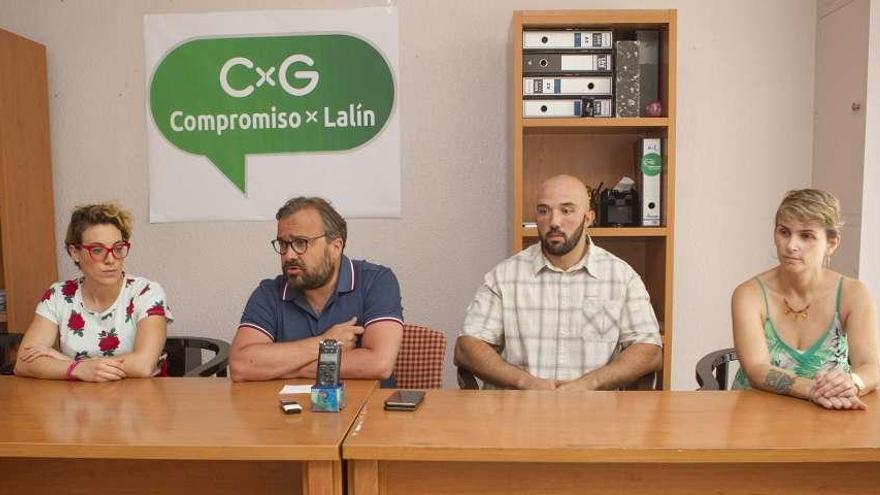 Isabel Crespo, Rafael Cuíña, Santiago Castro y Belén Mariño, ayer, en la sede de CxL. // Bernabé/Ana Agra