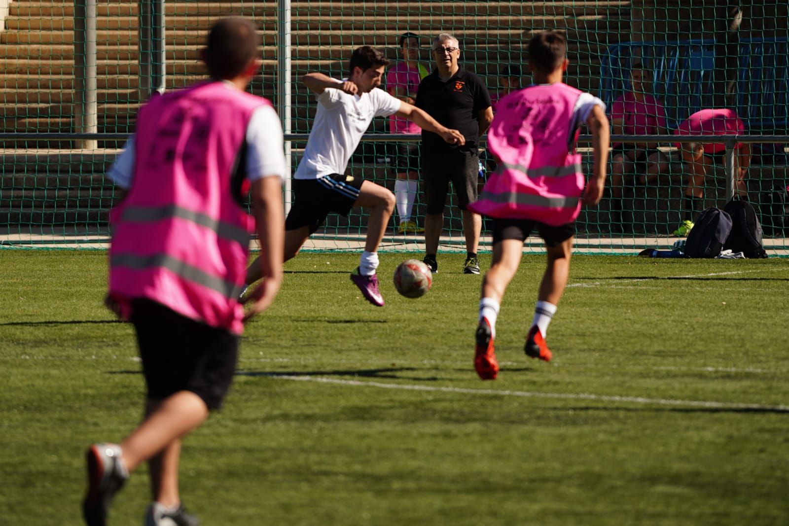 GALERIA | Fútbol "semanasantero" para ayudar a la Sierra de la Culebra