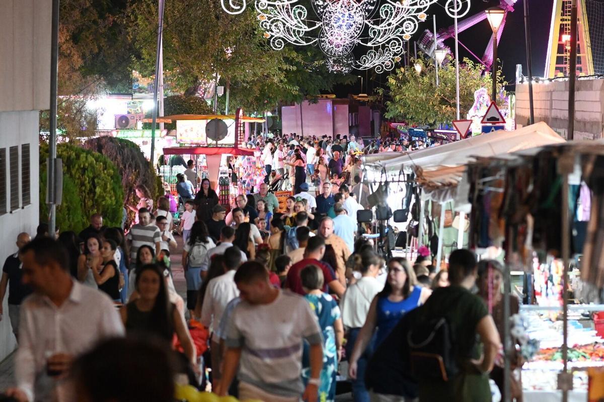 Gran ambiente y afluencia de público en la Feria Real de Baena