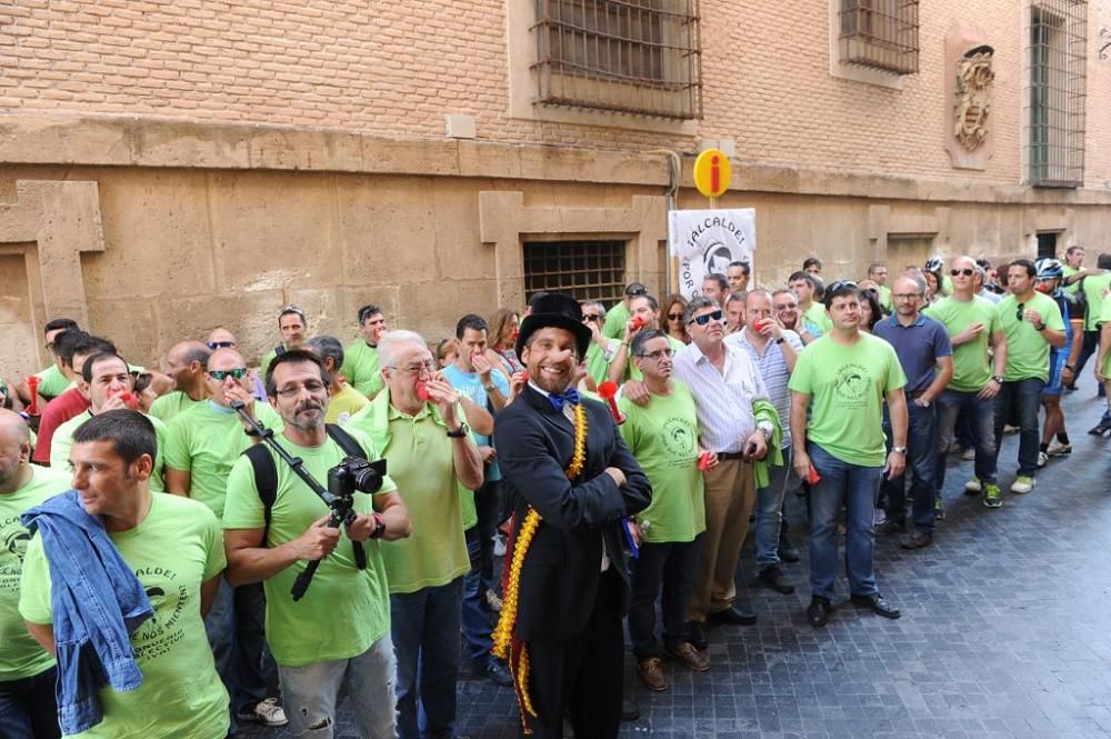 Pleno municipal con protesta