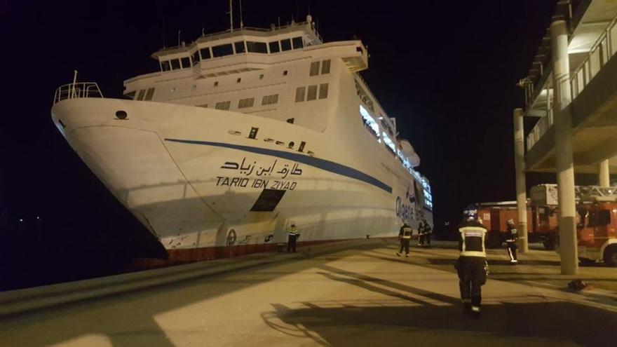 El barco con 200 personas que llegó en llamas al Port d&#039;Alcúdia &quot;fue todo un reto&quot;