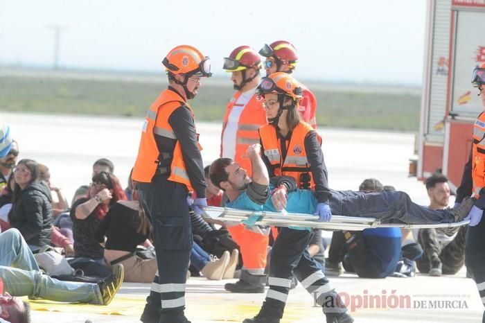 Simulan un accidente aéreo en aeropuerto