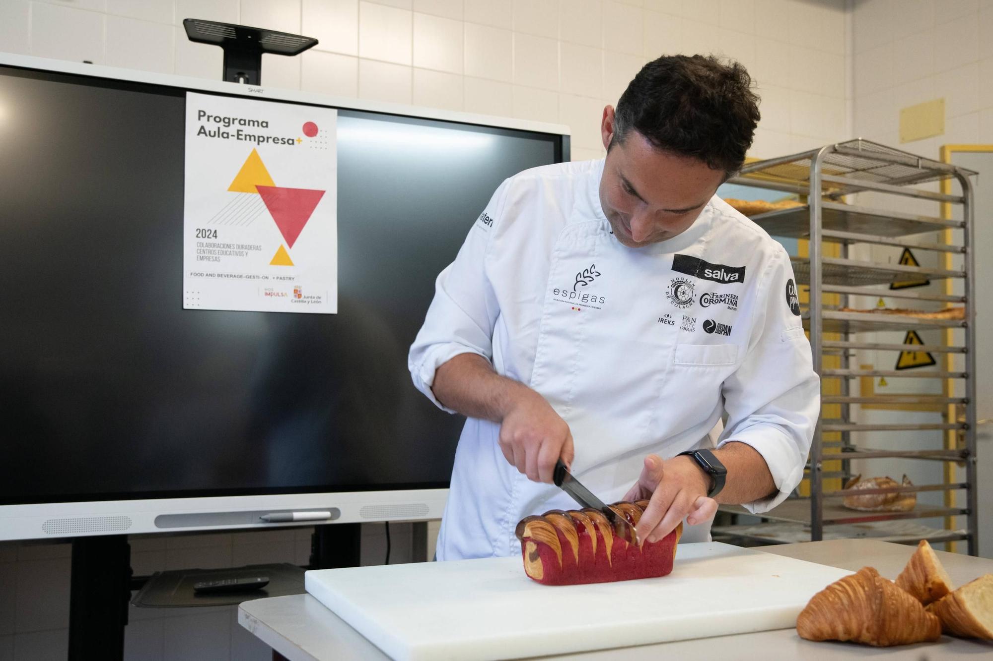 José Roldán imparte un curso de panadería en el CIFP Ciudad de Zamora
