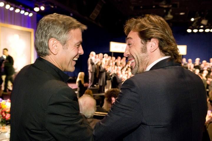 Actors Javier Bardem and George Clooney chat at Oscar luncheon in Hollywood