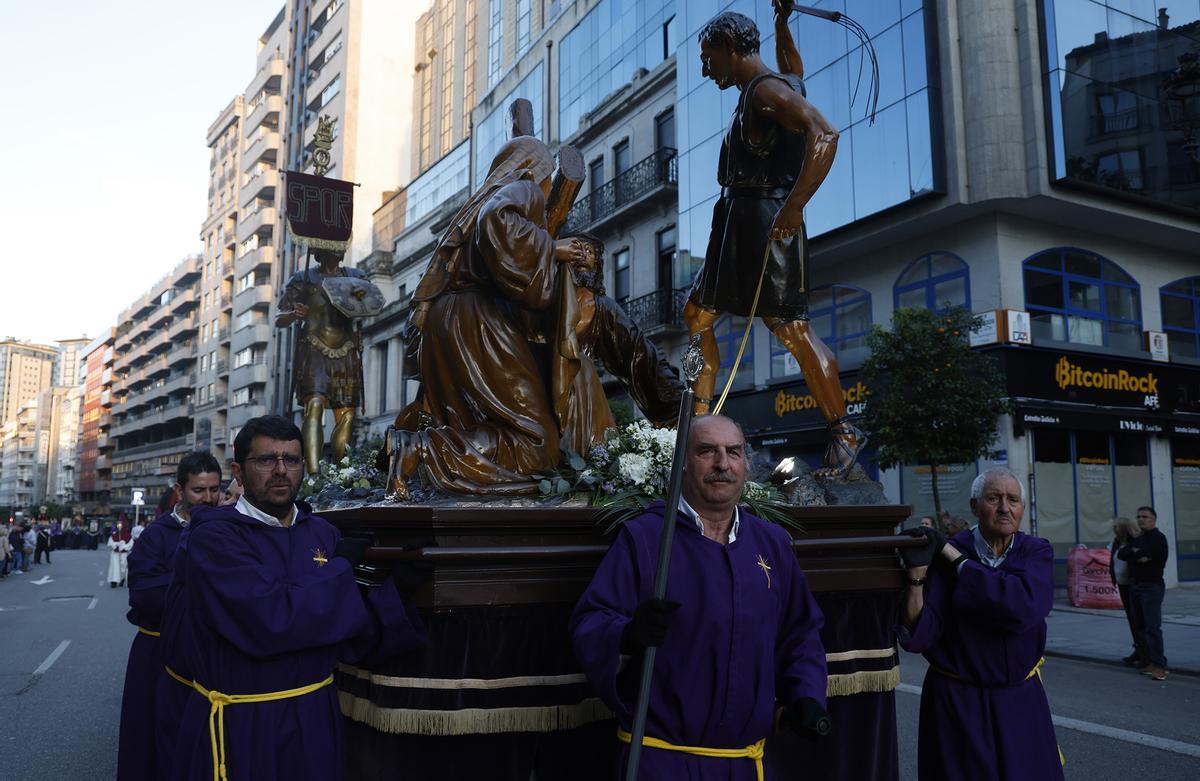 La procesión del Jesús del Silencio recorrió el centro de la ciudad