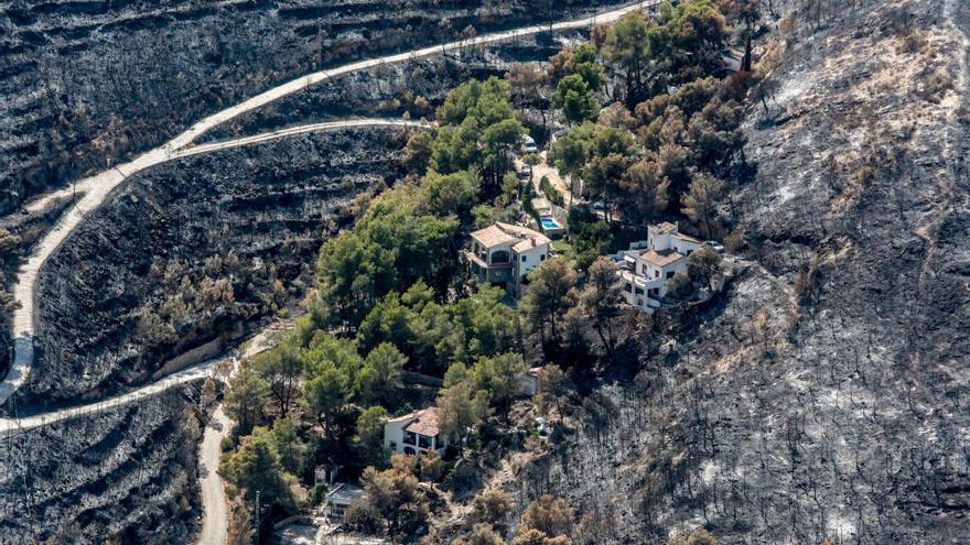 Vistas aéreas del incendio de Benitatxell