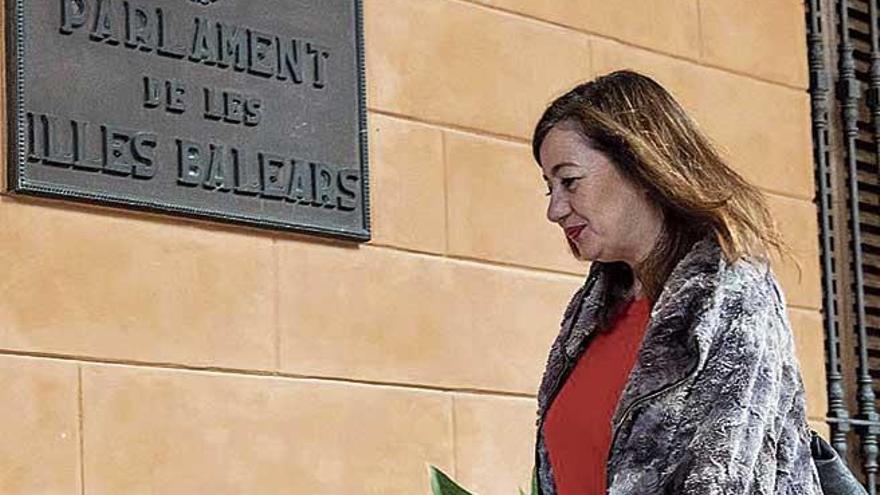 La presidenta del Govern, Francina Armengol, ayer en el Parlament.