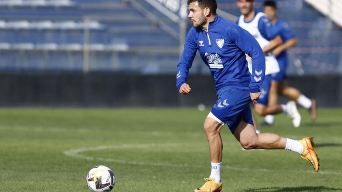 Álex Gallar regresó este viernes a los entrenamientos con el Málaga CF.