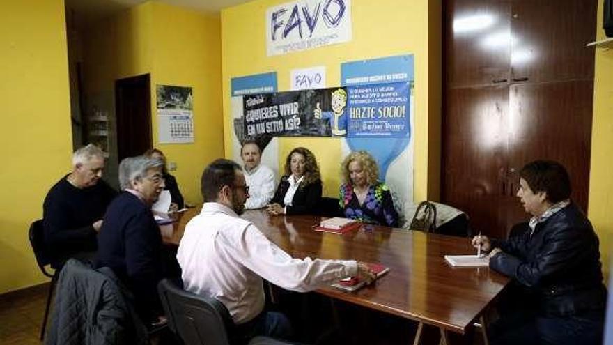 La reunión celebrada ayer entre ambos colectivos.