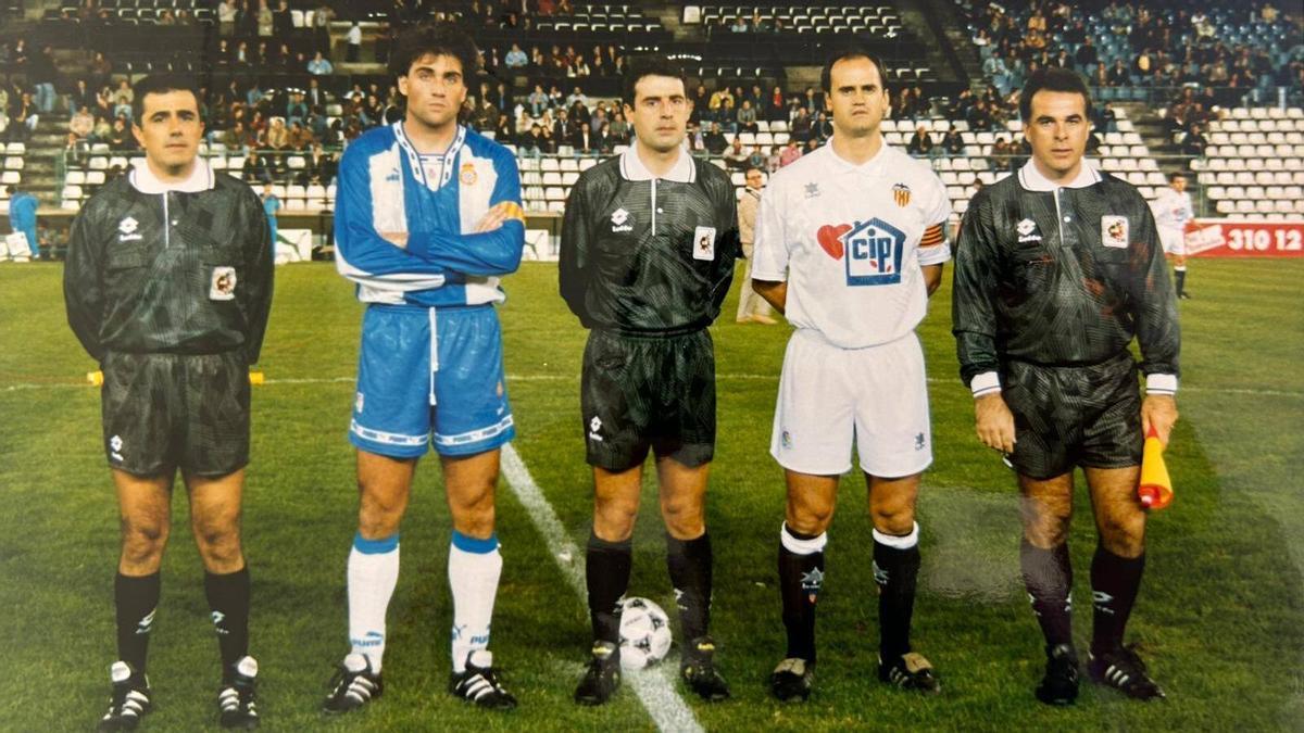 Noguer Planas, al mig, en un amistós Espanyol-València a Sarrià l’any 1994.
