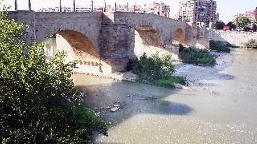 Mañana se corta el Puente de Piedra en Zaragoza por unas reparaciones
