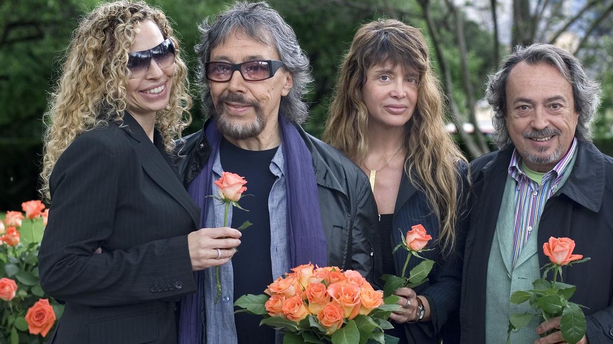 Lluis Llongueras acompañado por su mujer en el bautizo de la rosa, mayo 2007